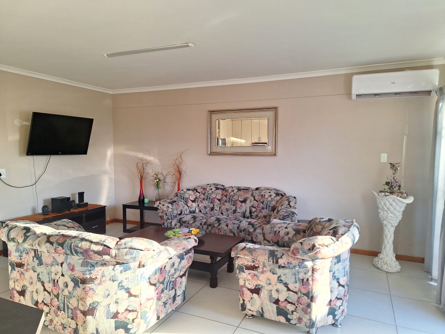 To Let 2 Bedroom Property for Rent in Bothasrus Eastern Cape